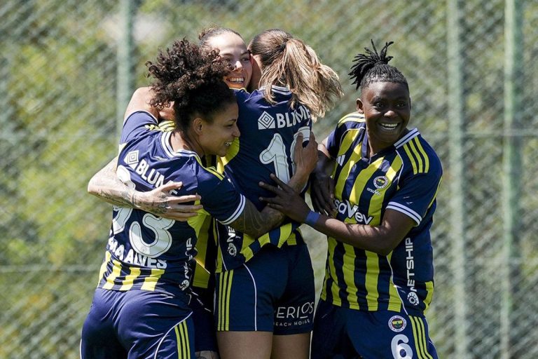 Fenerbahçe arsaVev Kadınlar Süper Ligi’nde ilk şampiyonluğunu ilan etti
