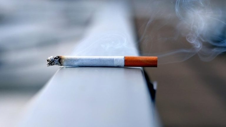 Sağlık Bakan Yardımcısı: Sigaranın kimlikle satışı için çalışma sürüyor