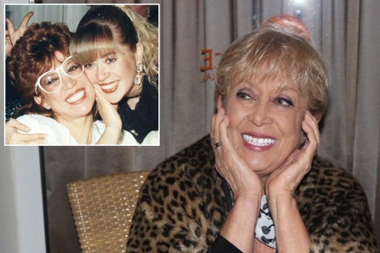 Şarkıcı Tülay Özer 79 Yaşında Hayatını Kaybetti, Müzik Dünyası Yasta